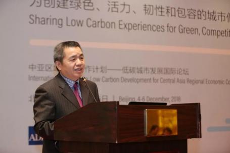 Xu Huaqing speaks at cities event in Beijing