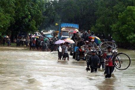 People fleeing floods