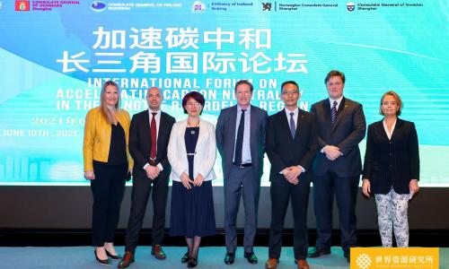 Group photo at Vision 2050 - Accelerating Carbon Neutrality Yangtze River Delta International Forum
